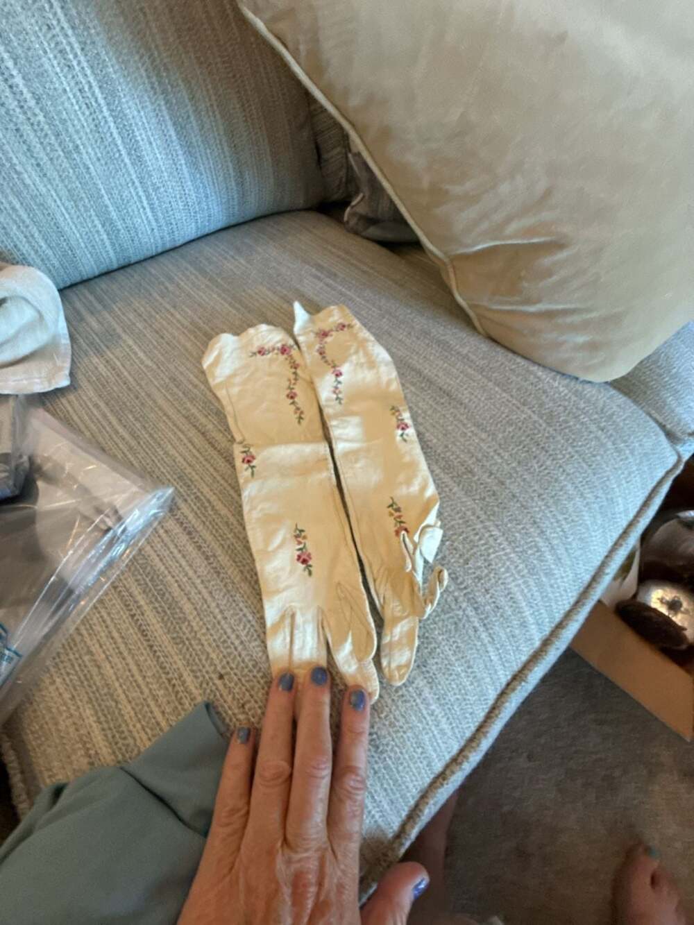 Vintage Ivory Leather Floral Embroidered Gloves